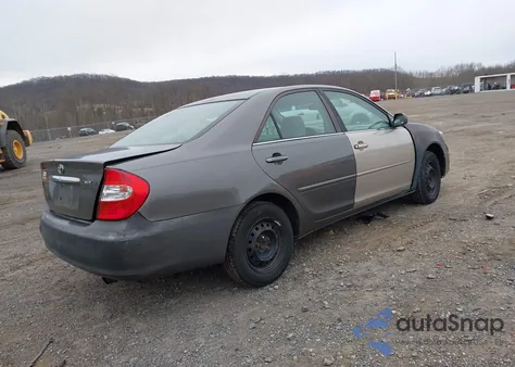 2004 Toyota Camry Le z USA, uszkodzony, nr VIN 4T1BE32K14U863071